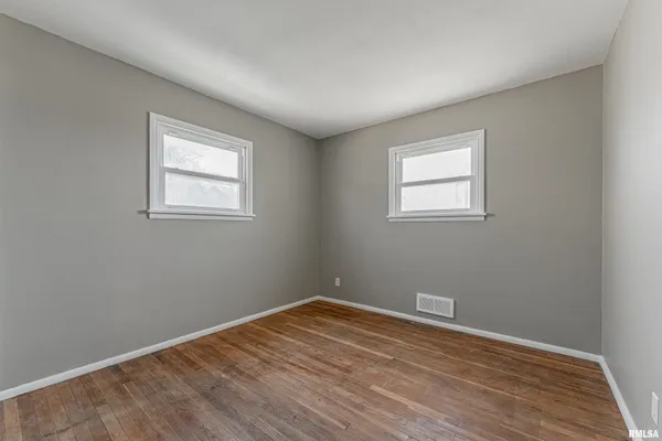 $135,000 | 225 Nugent Place, Lincoln, IL 62656