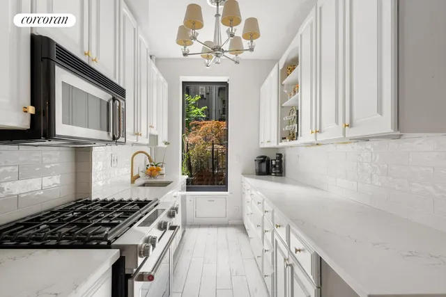 $5,850,000 | 524 East 82nd Street | Upper East Side