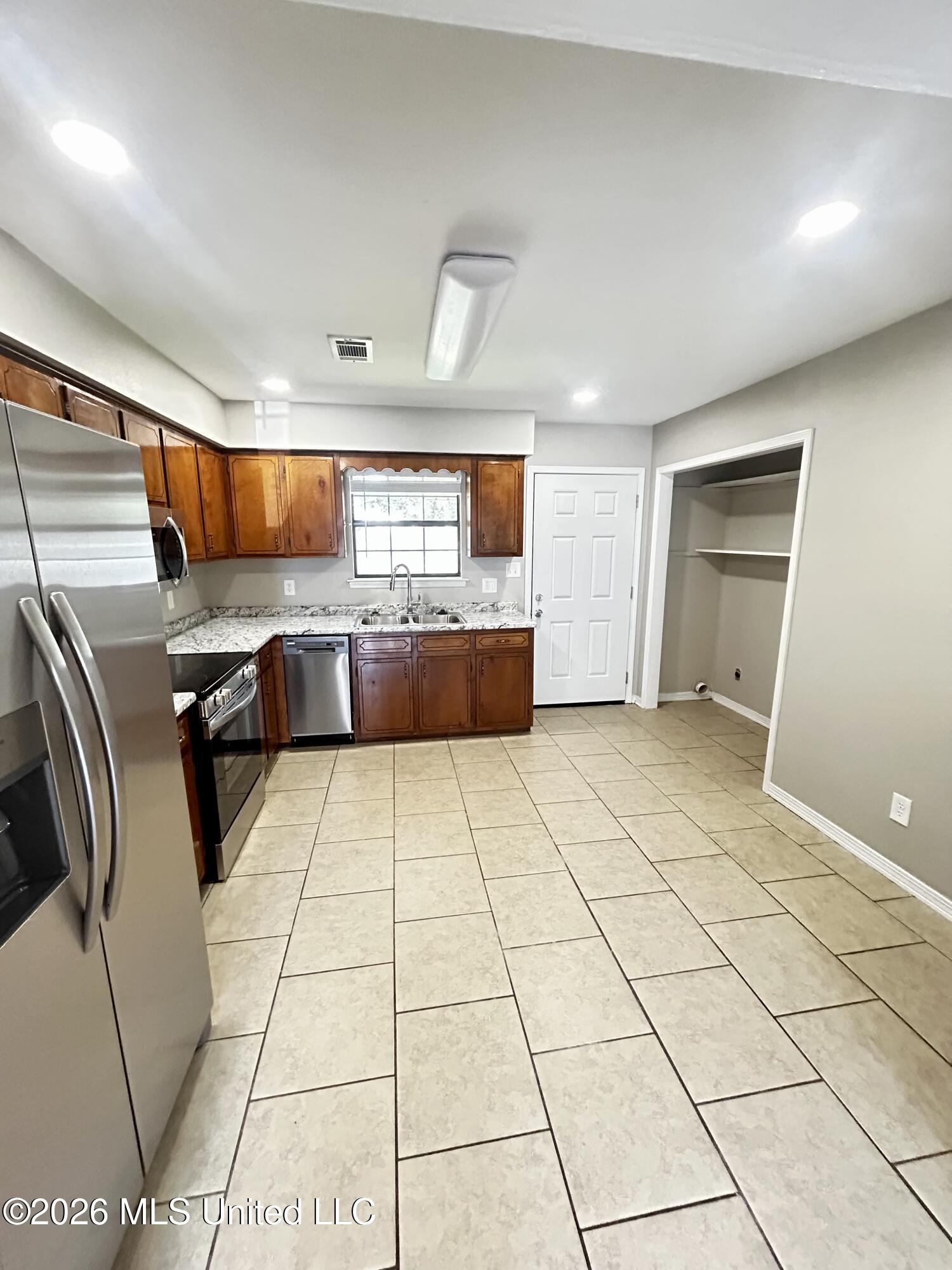 1002 Telly Road, Unit B Picayune, MS 39466 - Photo 4 of 11 IMG_3627
