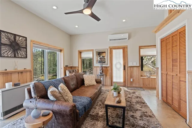 $360,000 | 3086 Summit Road, Purlear, NC 28665