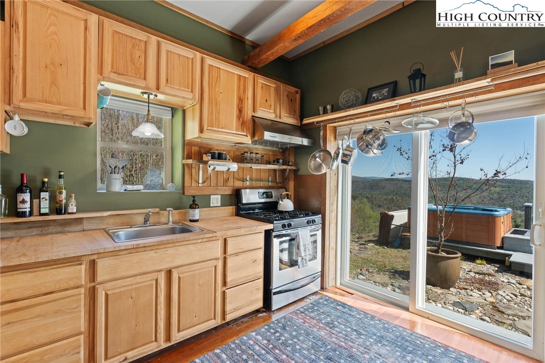 3086 Summit Road Purlear, NC 28665 - Photo 10 of 37