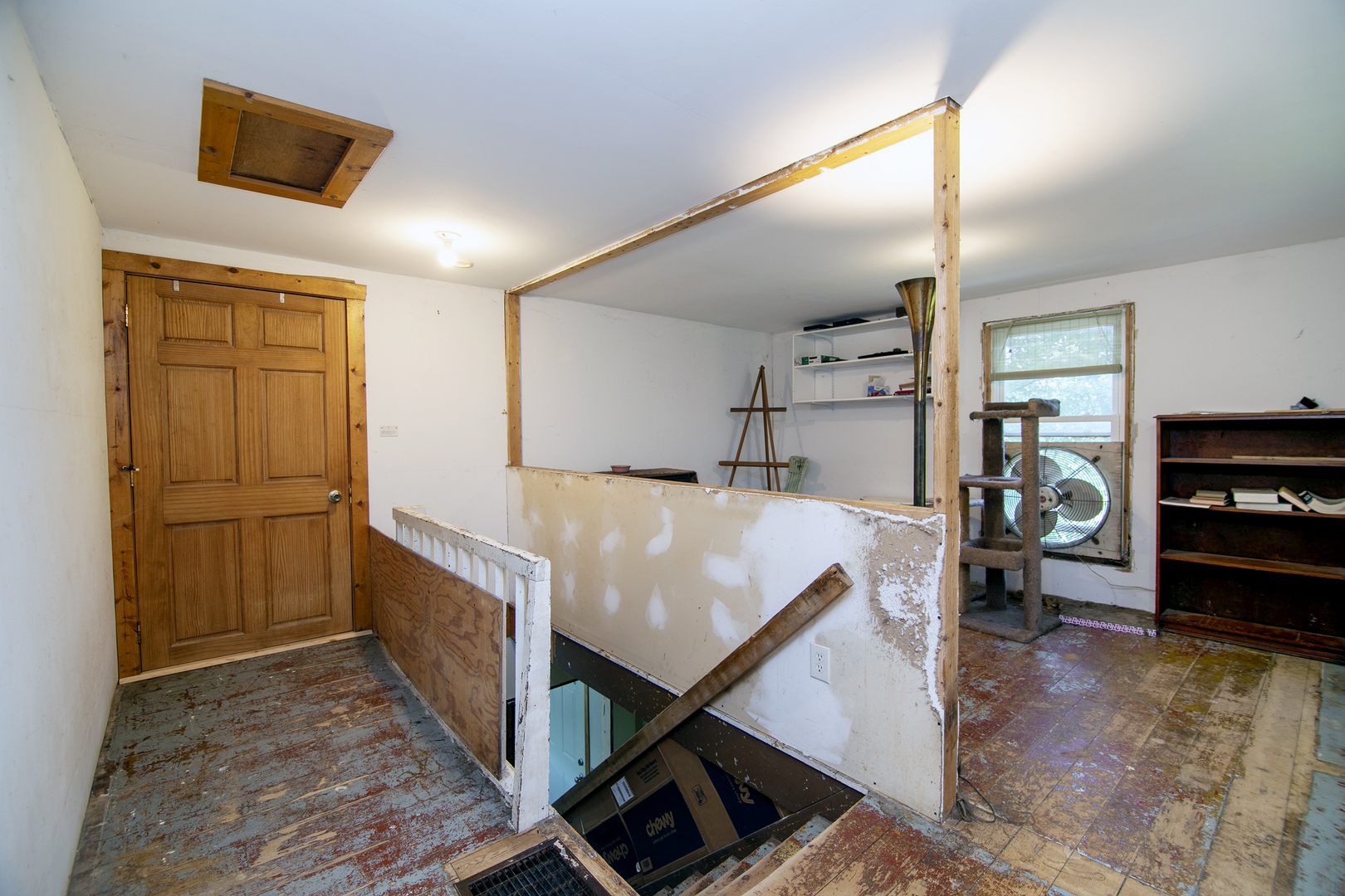 1757 East 3000 North Road Martinton, IL 60951 - Photo 13 of 33 a view of a livingroom with furniture