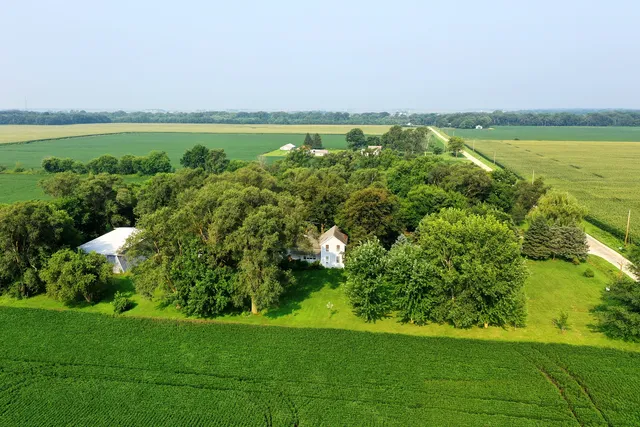 $190,000 | 1757 East 3000 North Road, Martinton, IL 60951