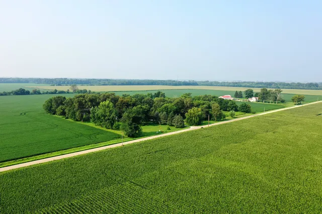 $190,000 | 1757 East 3000 North Road, Martinton, IL 60951