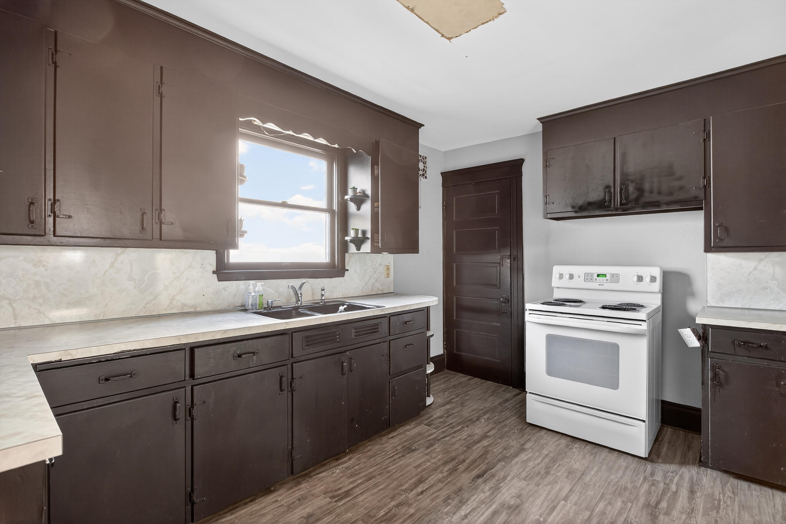 134 North Gorham Street Jackson, MI 49202 - Photo 10 of 35 001_0N0A6236