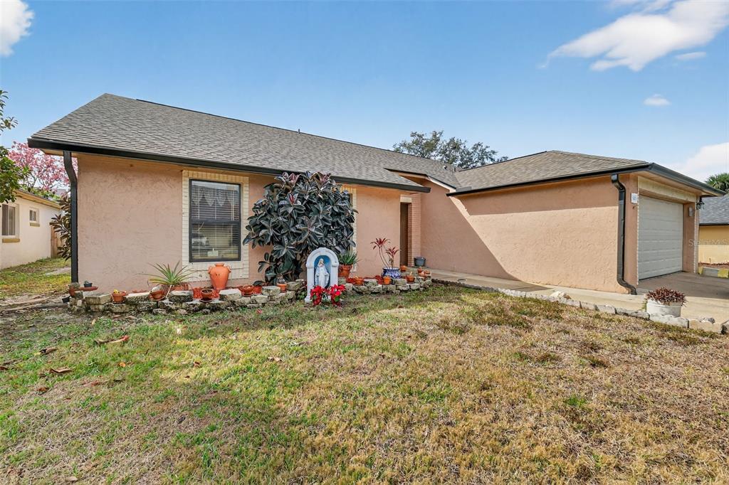 562 Hassocks Loop Lake Mary, FL 32746 - Photo 2 of 34 a house view with a backyard space