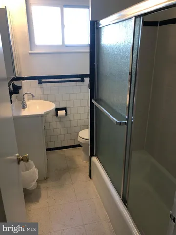 a bathroom with a bathtub and toilet
