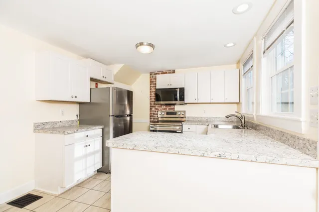 $2,600 | 79 Porpoise Way, Portsmouth, NH 03801