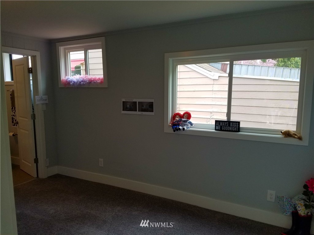 422 Windsor Way Northeast Renton, WA 98056 - Photo 11 of 25