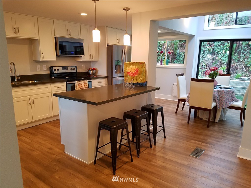 422 Windsor Way Northeast Renton, WA 98056 - Photo 5 of 25