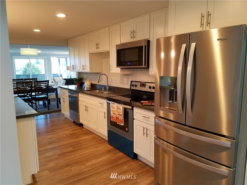422 Windsor Way Northeast Renton, WA 98056 - Photo 7 of 25