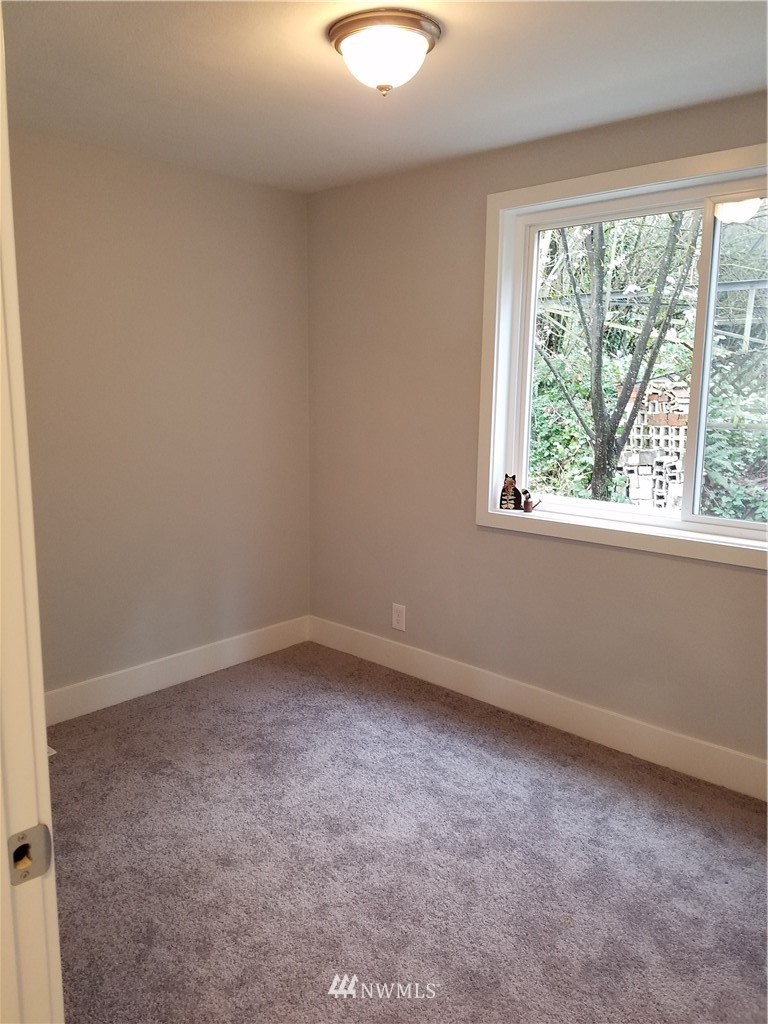 422 Windsor Way Northeast Renton, WA 98056 - Photo 10 of 25