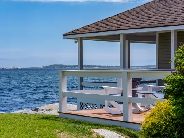 $1,950,000 | 9 Elwell Point, South Thomaston, ME 04858