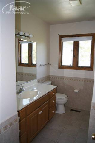 7059 Sharp Road Swartz Creek, MI 48473 - Photo 9 of 17 20186010-8.JPG