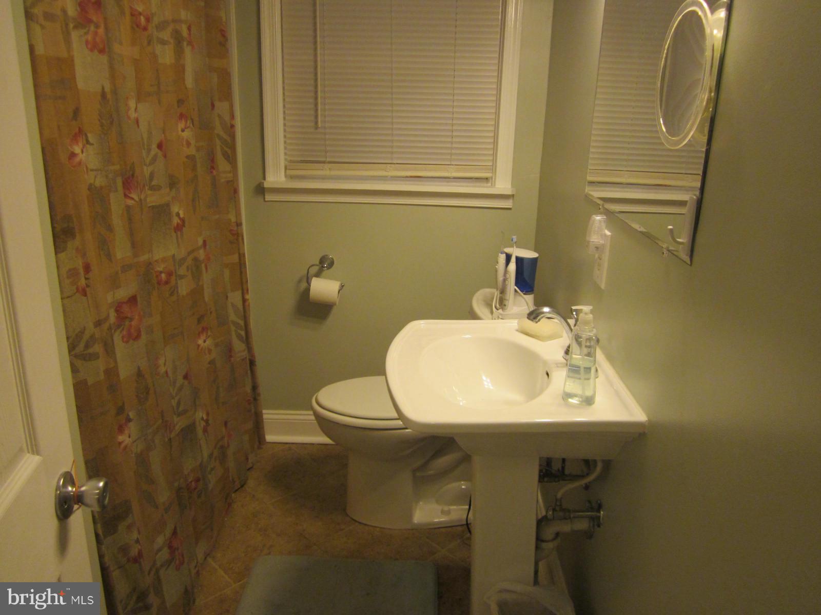 8418 Park Road Pasadena, MD 21122 - Photo 21 of 30 Bath