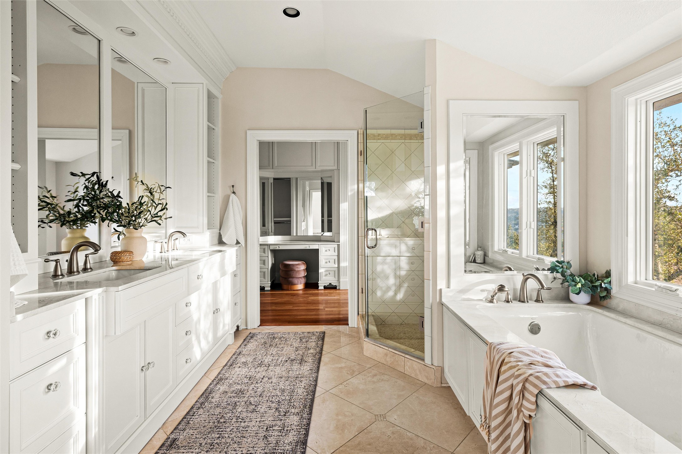 5301 Valburn Circle Austin, TX 78731 - Photo 19 of 39 a spacious bathroom with a bathtub sink and mirror