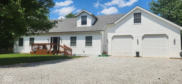 $399,000 | 7602 West Mockingbird Court, Fairland, IN 46126