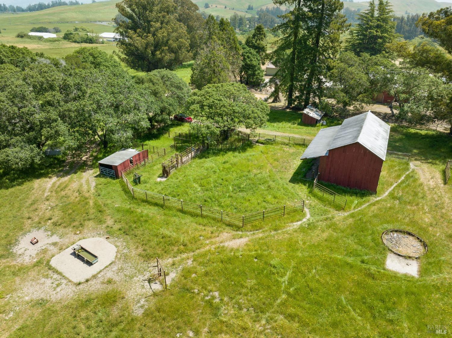 130 Jewett Road Petaluma, CA 94952 - Photo 19 of 31 a garden view with a outdoor space