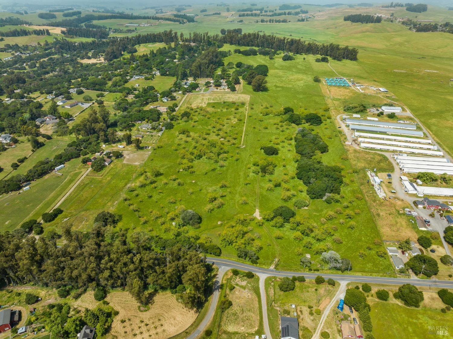 130 Jewett Road Petaluma, CA 94952 - Photo 25 of 31 a view of a yard with an outdoor space