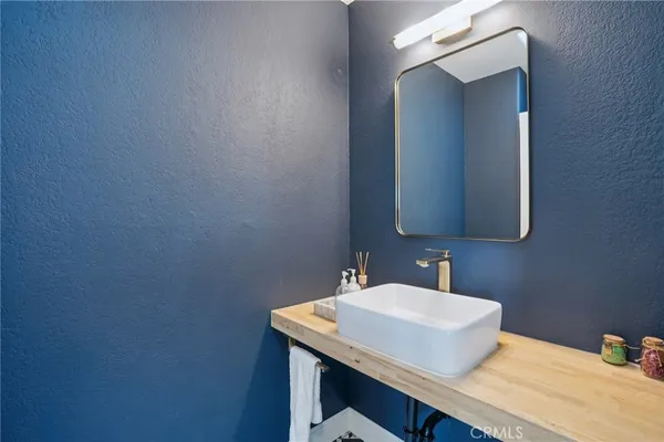 $1,189,000 | 2007 Carnegie Lane, Unit B, Redondo Beach, CA 90278