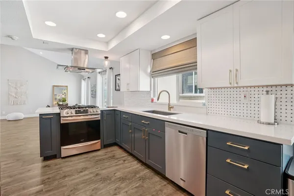 $1,189,000 | 2007 Carnegie Lane, Unit B, Redondo Beach, CA 90278