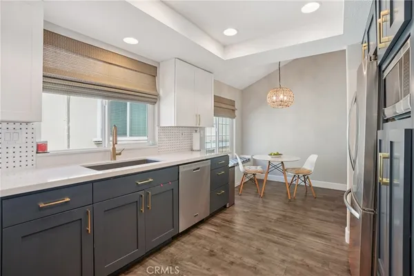 $1,189,000 | 2007 Carnegie Lane, Unit B, Redondo Beach, CA 90278
