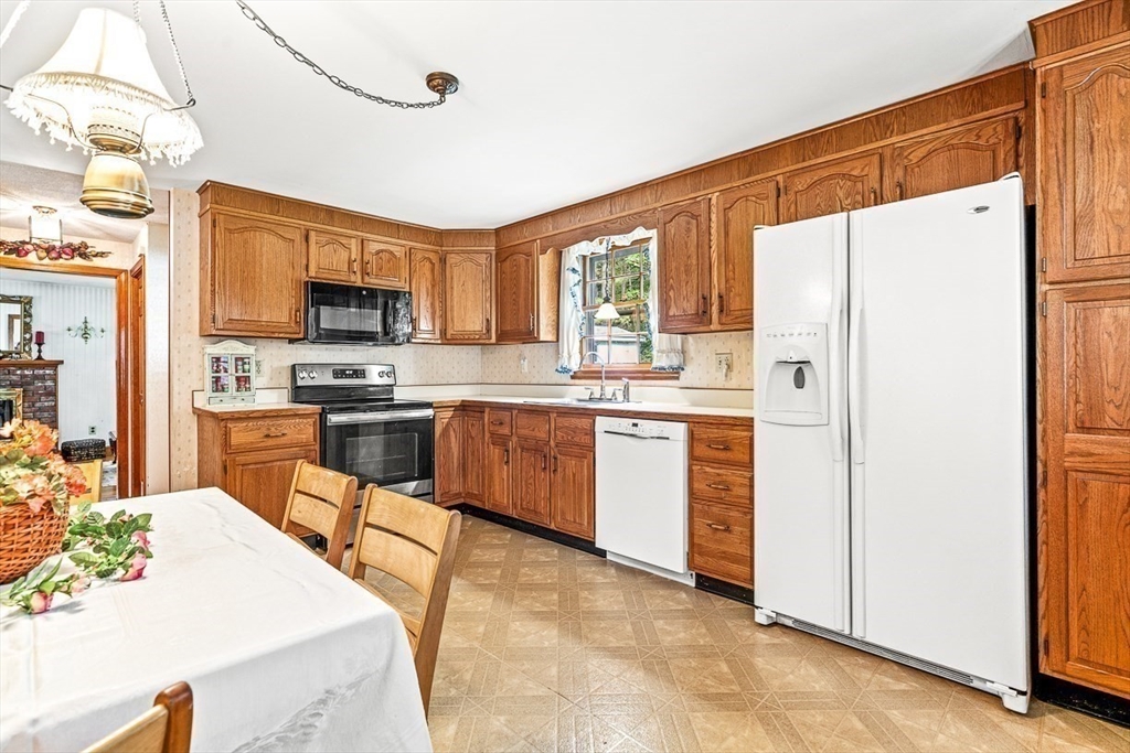 25 Hillview Road North Reading, MA 01864 - Photo 4 of 21 Gallery Image 4