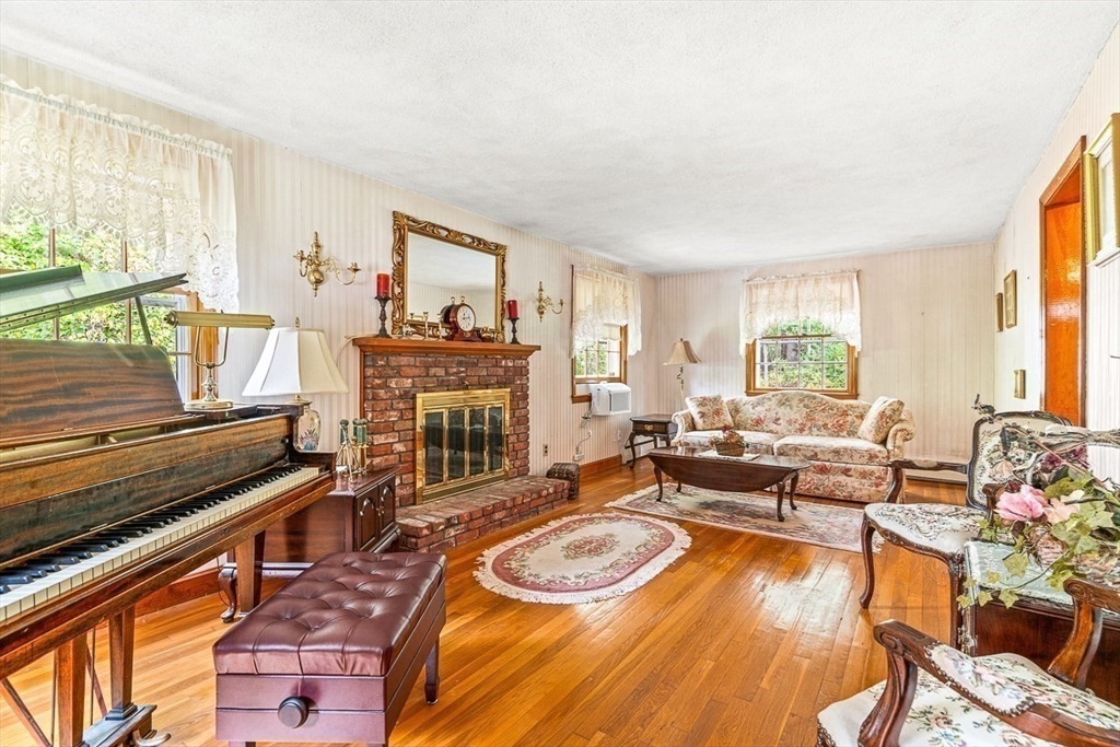 25 Hillview Road North Reading, MA 01864 - Photo 7 of 21 Gallery Image 7