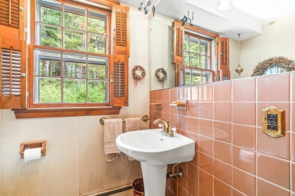 25 Hillview Road North Reading, MA 01864 - Photo 8 of 21 Gallery Image 8