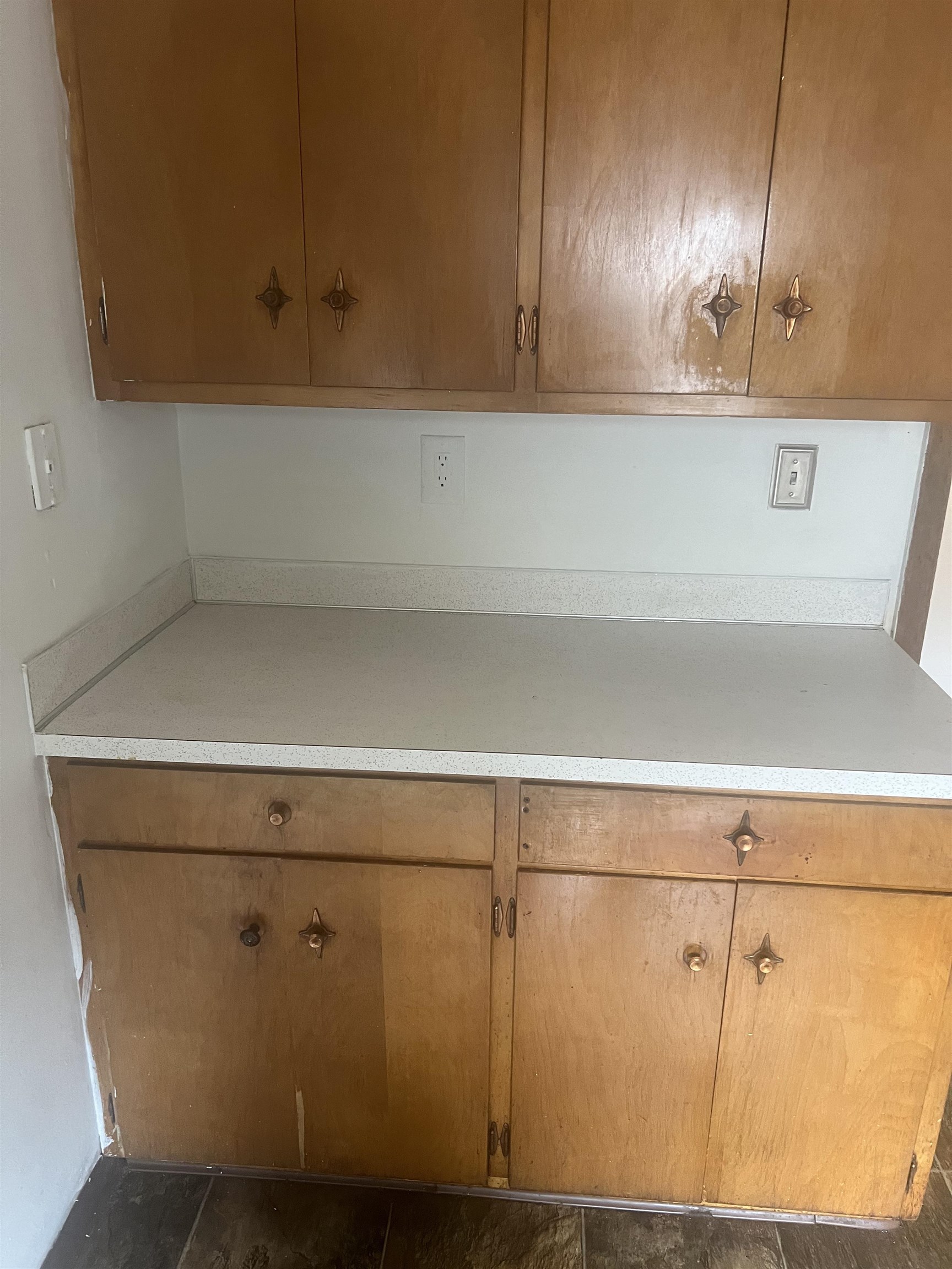 2221 7th Avenue Rockford, IL 61104 - Photo 5 of 8 a view of a closet