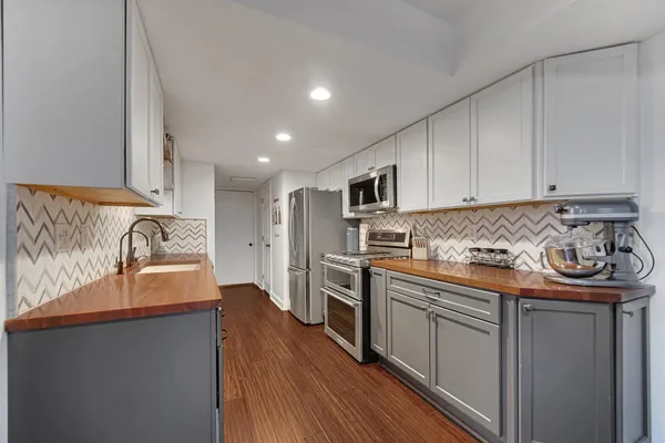 $310,000 | 607 Weatherwood Lane, Valparaiso, IN 46383