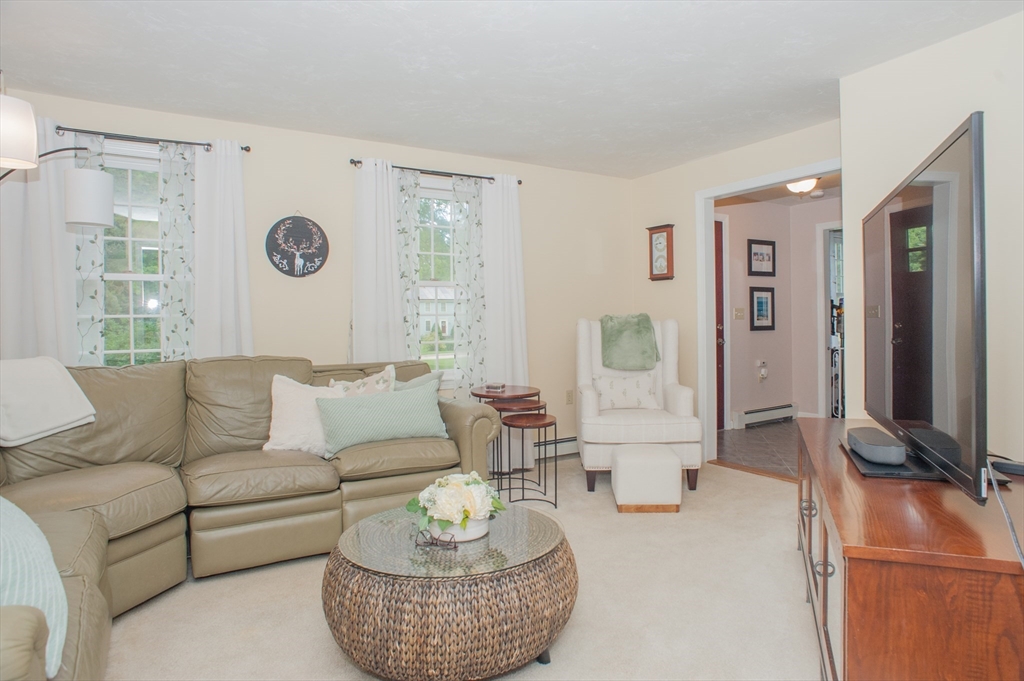 13 King Philip Path Mendon, MA 01756 - Photo 9 of 38