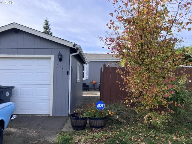 $399,000 | 216 Jeanette Avenue, Medford, OR 97501