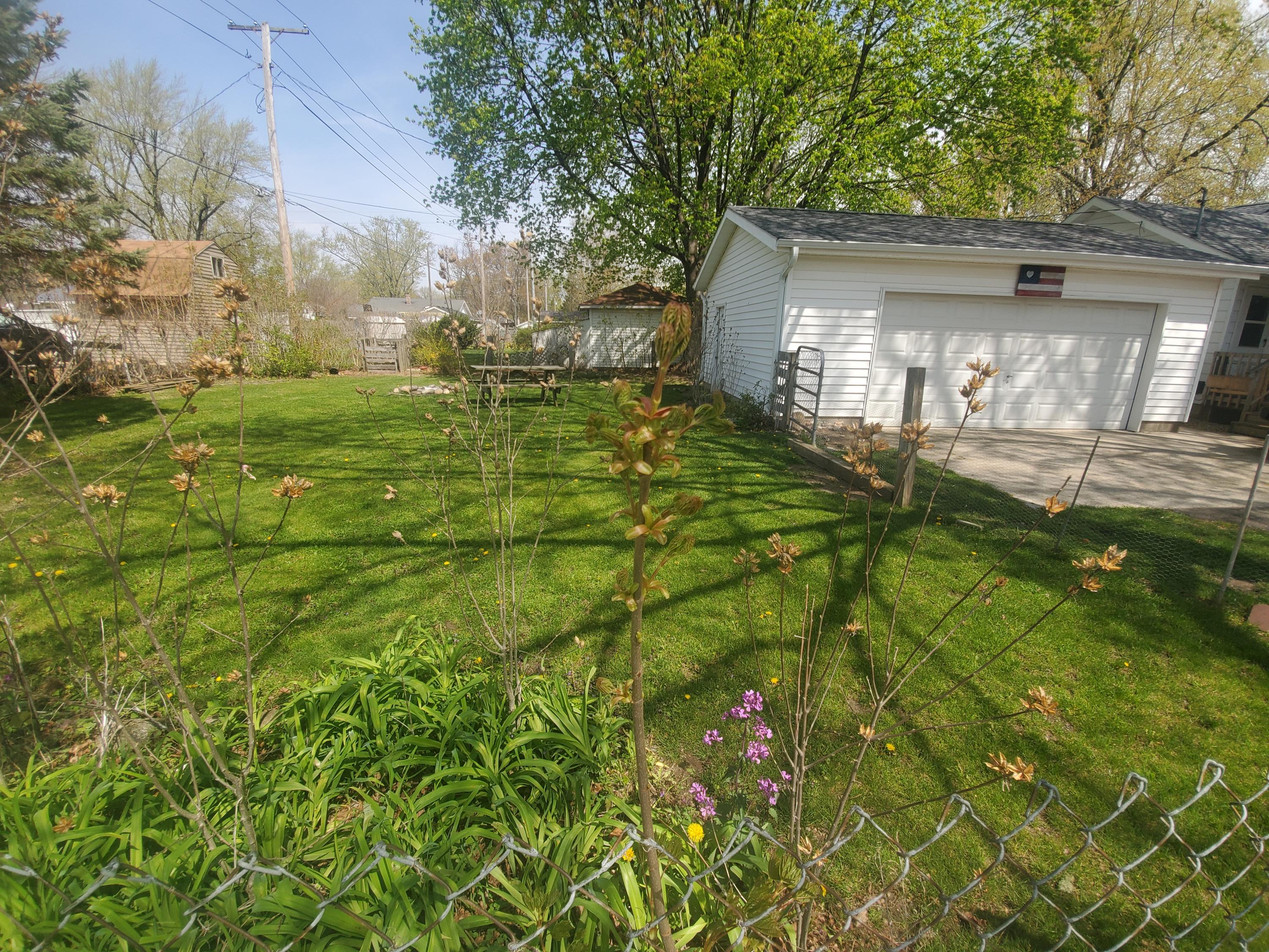 527 South Hooker Avenue Three Rivers, MI 49093 - Photo 4 of 15 20210427_122418