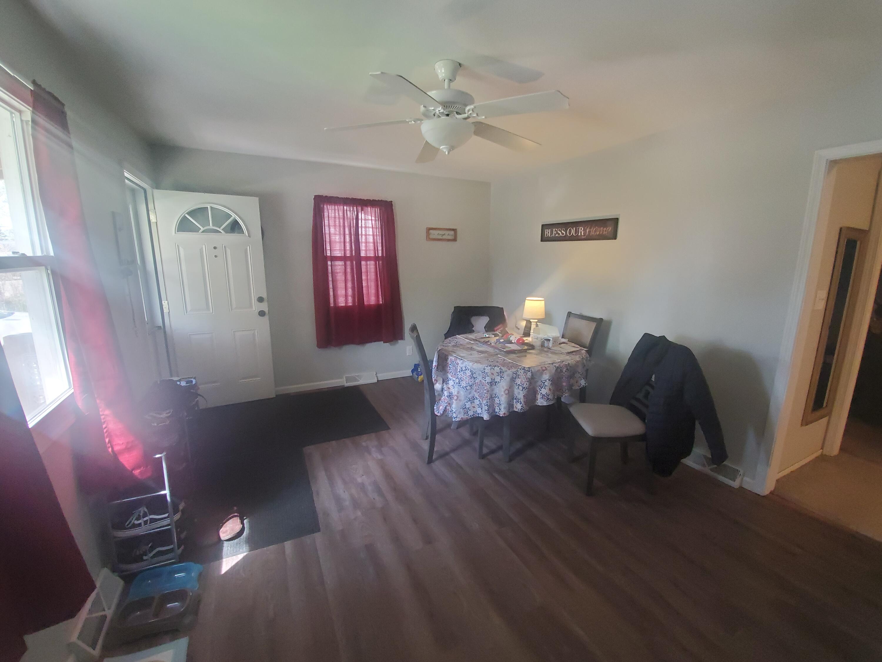 527 South Hooker Avenue Three Rivers, MI 49093 - Photo 5 of 15 20210427_121438