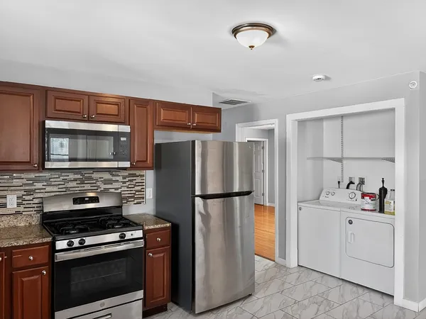 $2,600 | 247 Pilgrim Avenue, Unit 3, Worcester, MA 01604