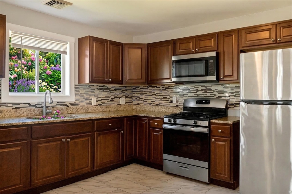 247 Pilgrim Avenue, Unit 3 Worcester, MA 01604 - Photo 5 of 16