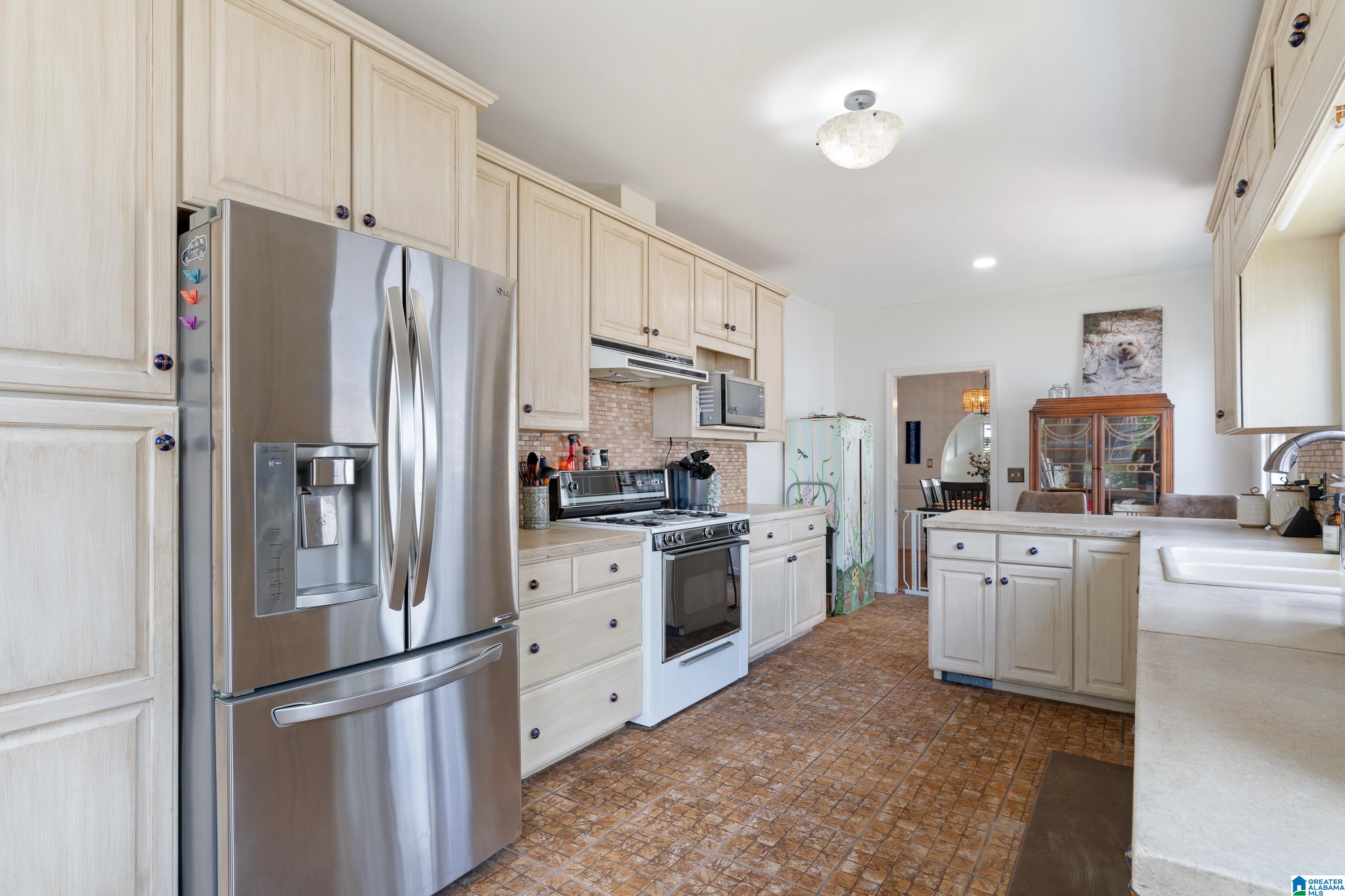 915 Irving Road Birmingham, AL 35209 - Photo 13 of 36