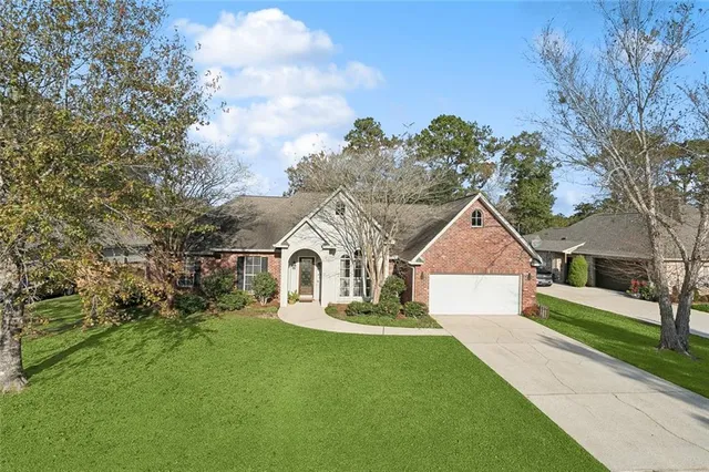 $460,000 | 424 Laurelleaf Lane, Covington, LA 70433