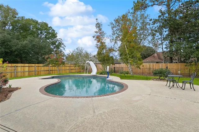 $460,000 | 424 Laurelleaf Lane, Covington, LA 70433