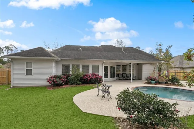 $460,000 | 424 Laurelleaf Lane, Covington, LA 70433