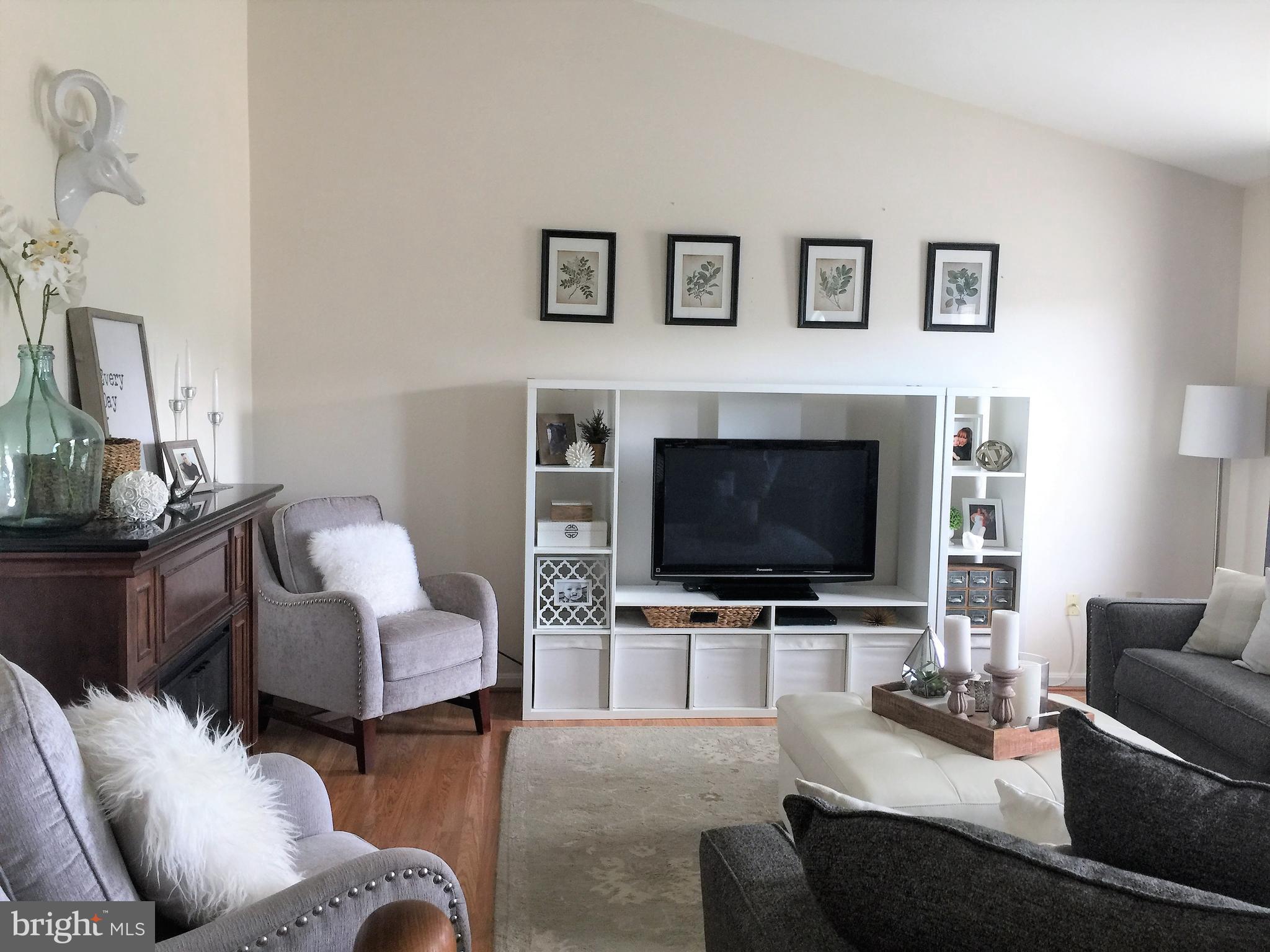 819 Geronimo Drive Frederick, MD 21701 - Photo 2 of 29 Living room