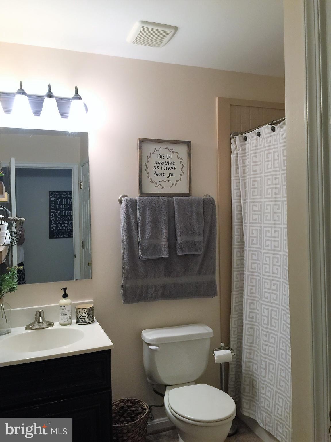 819 Geronimo Drive Frederick, MD 21701 - Photo 14 of 29 Hall bath