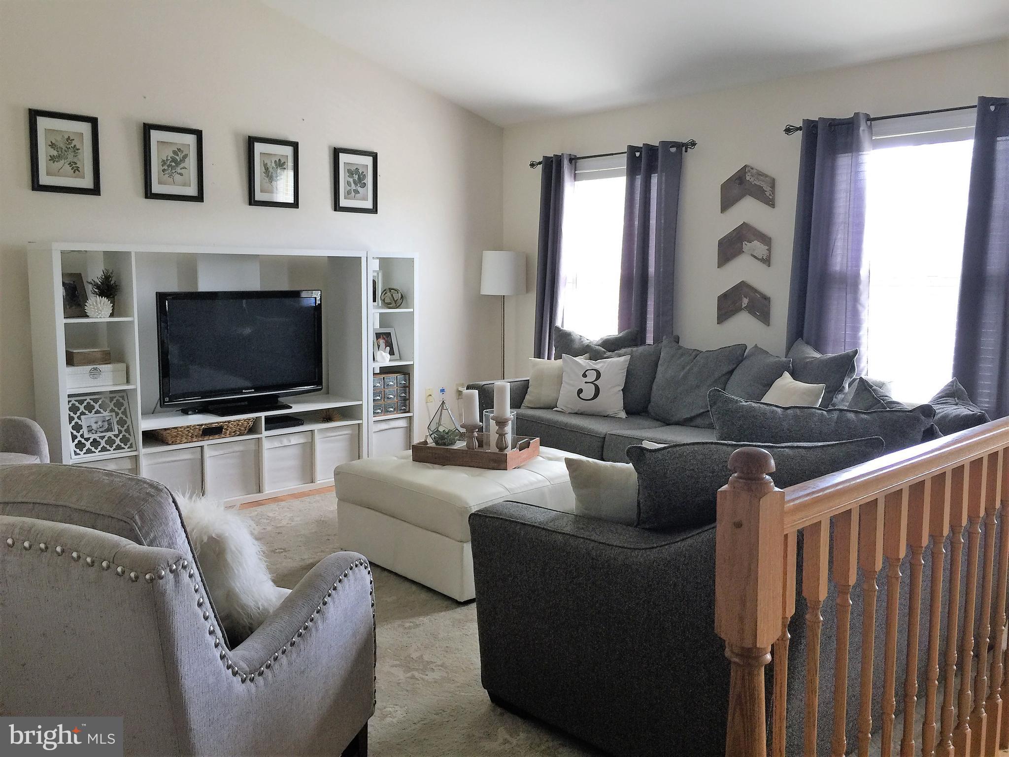 819 Geronimo Drive Frederick, MD 21701 - Photo 3 of 29 Living room