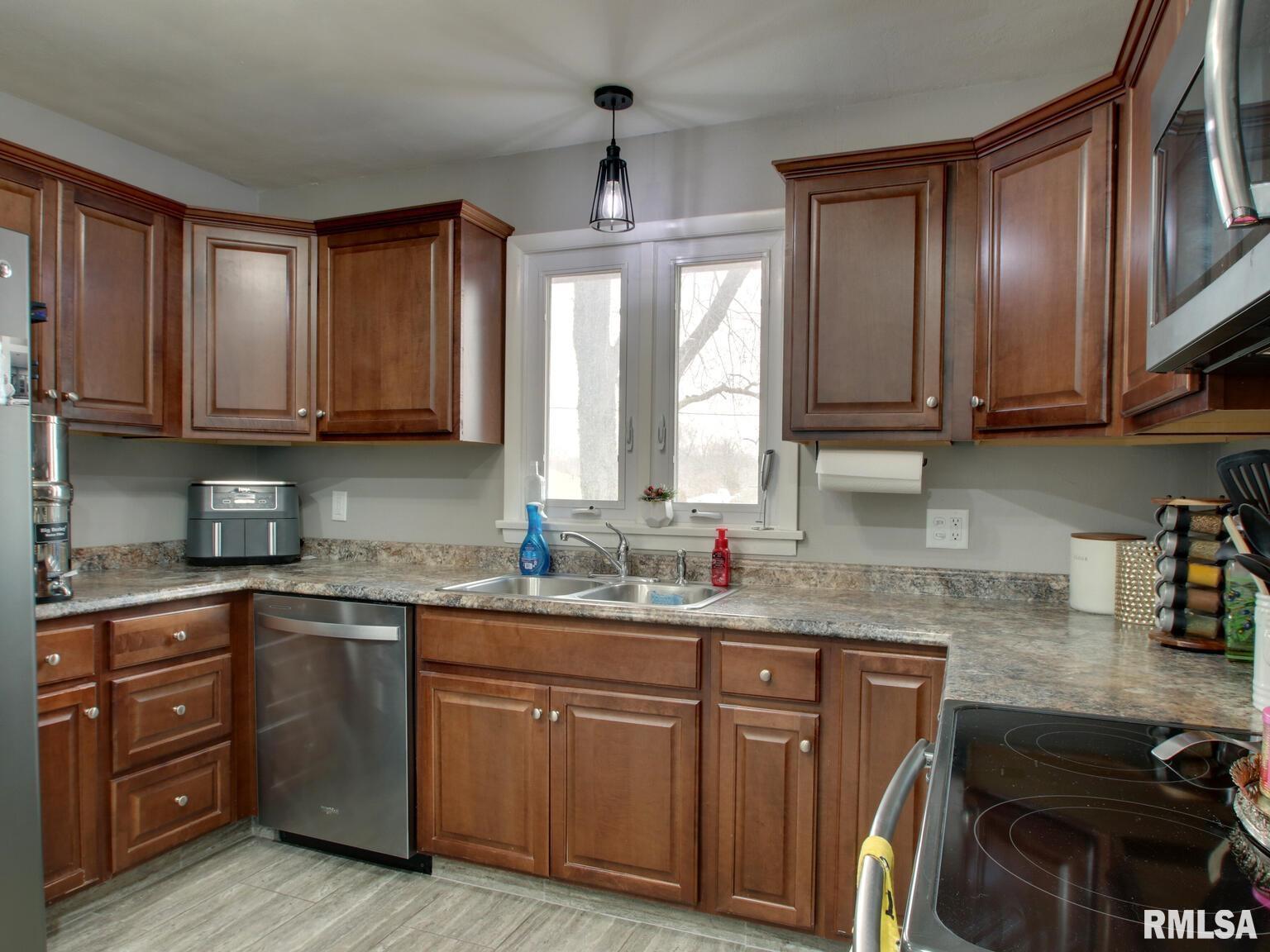 1213 South 24th Street Quincy, IL 62301 - Photo 4 of 29