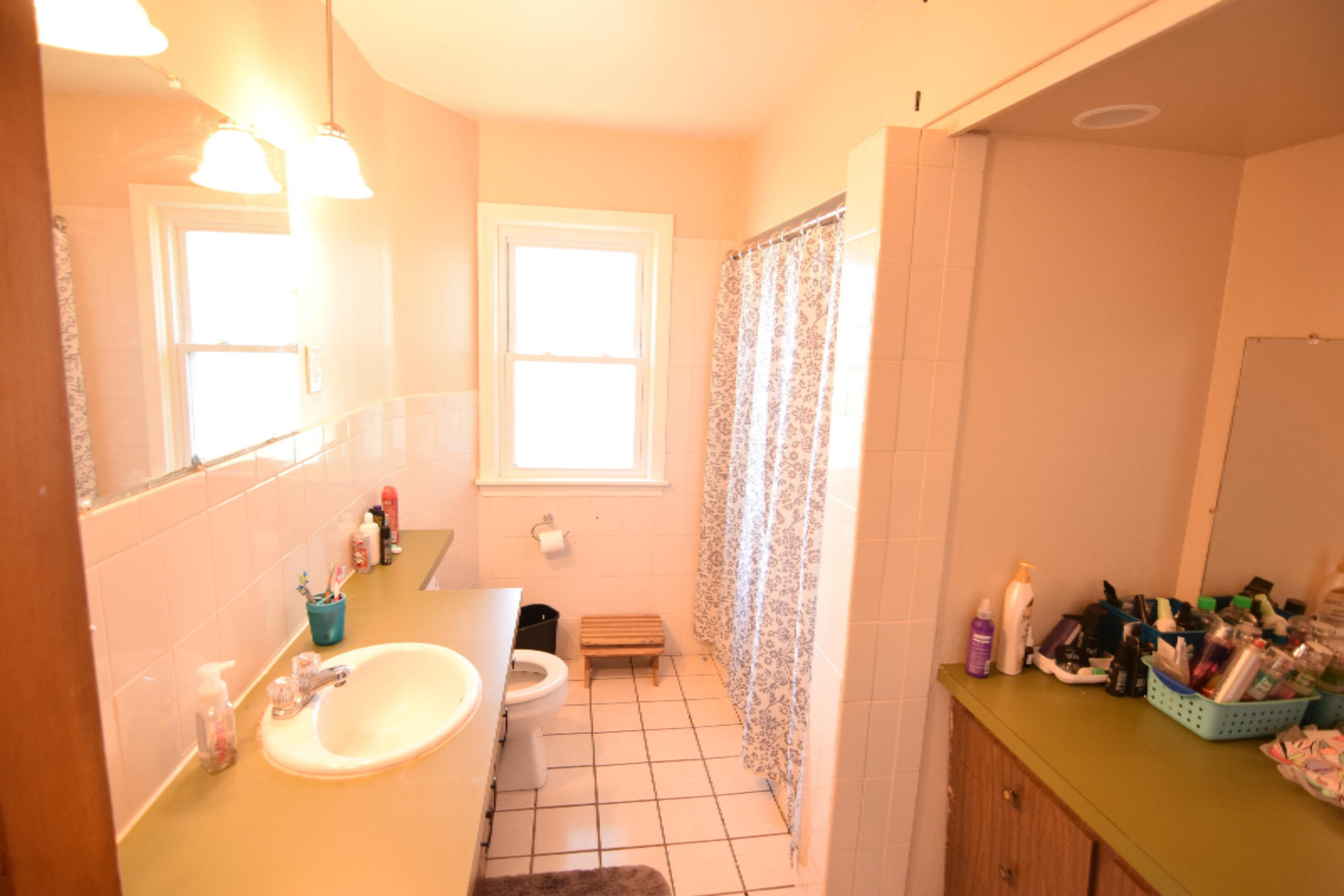 473 Onondaga Road Benton Harbor, MI 49022 - Photo 9 of 12 Bathroom