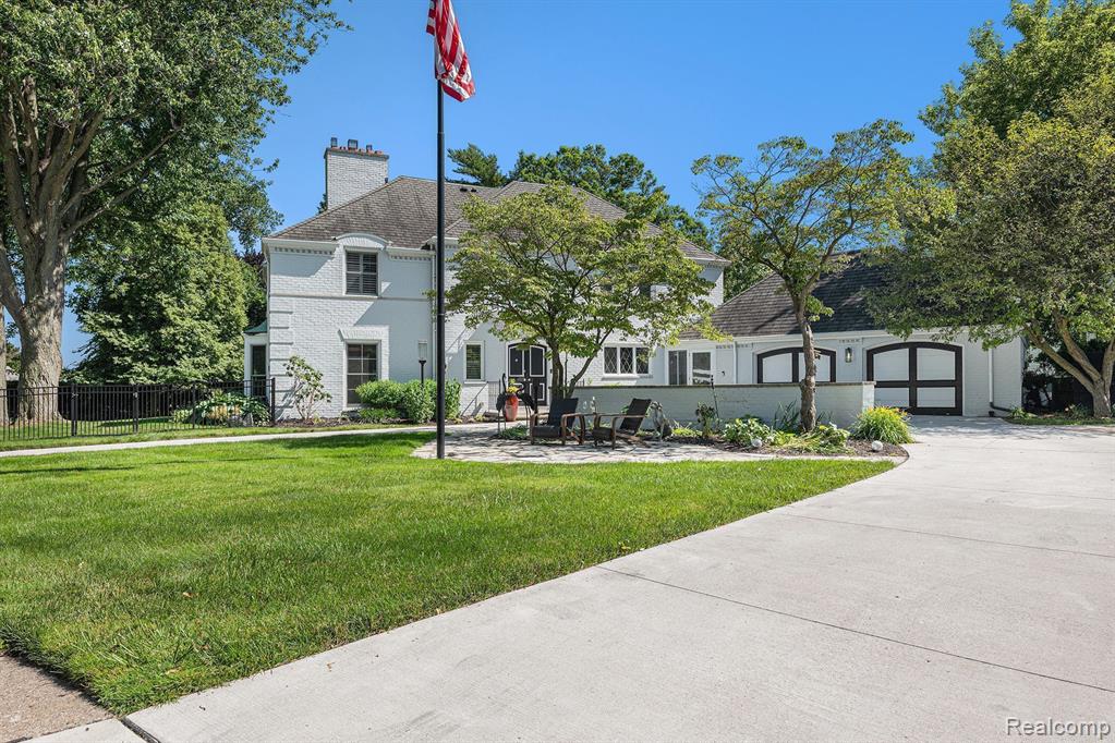 75 Lake Shore Road Grosse Pointe Farms, MI 48236 - Photo 2 of 45
