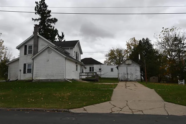 $144,500 | 301 South Galena Street, South Wayne, WI 53587