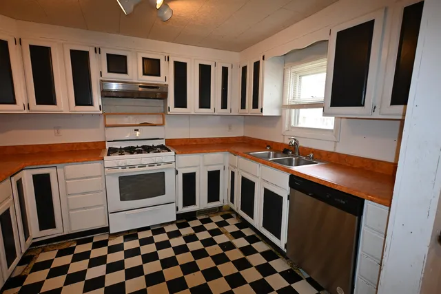 $144,500 | 301 South Galena Street, South Wayne, WI 53587