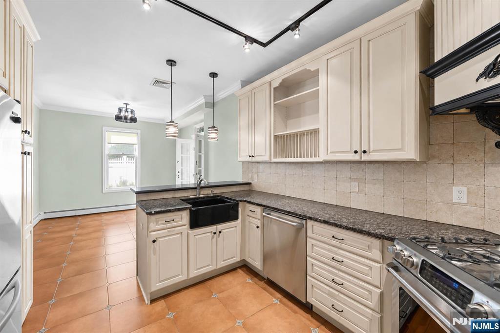 308 Demarest Avenue Closter, NJ 07624 - Photo 11 of 39
